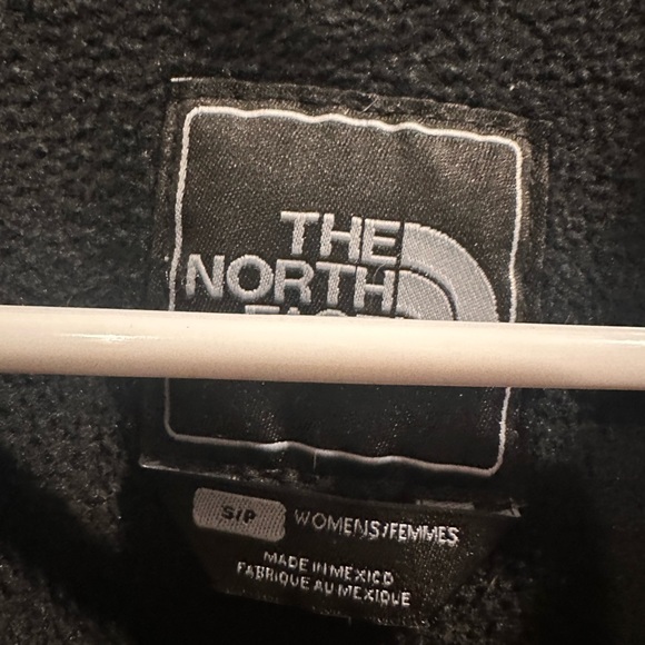 Women’s north face jacket Small GUC - Picture 3 of 3